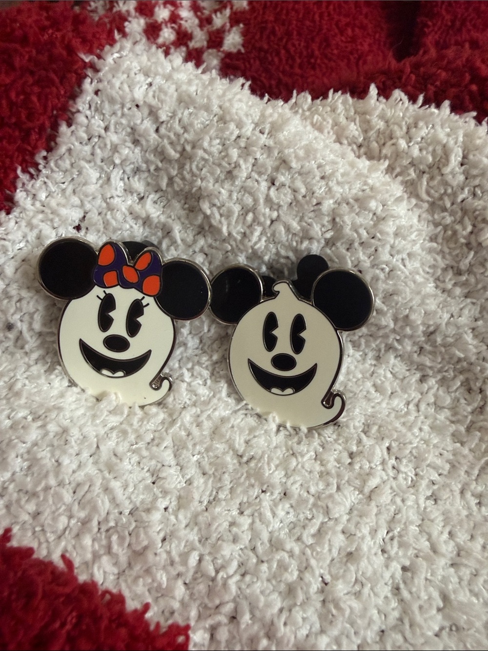 Disneyland Mickey & Minnie Ghost trading pins  set of 2 - Black, White & Orange